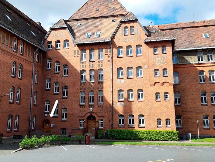 Sdbg-kaserne-pil-indgang