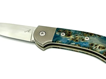 Emms-Knive-The_blue_one