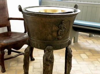 Halk Kirke - døbefont