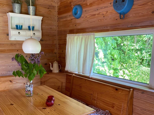 Rinkenæshus-Camping_Hytte_inde Rinkenæshus-Camping_Hytte_inde