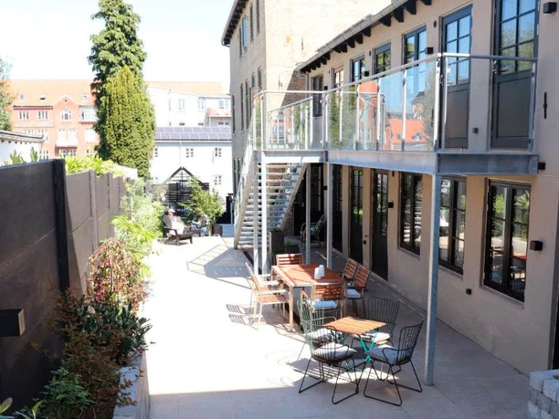 Hotel-Petite1 Hotel-Petite1