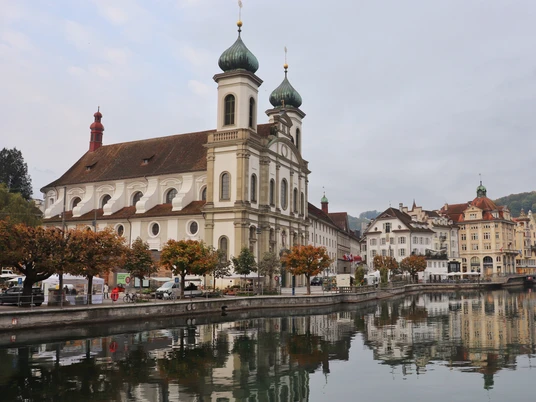 Jesuit Church in Autumn Herbst in Luzern, Blick auf die Jesuitenkirche Autumn in Lucerne, view of the Jesuit ChurchAutomne à Lucerne, vue sur l'église des Jésuites