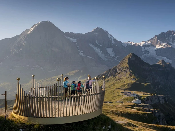 royal-walk-maennlichen-sommer-aussicht-eiger-moench-jungfrau.jpg