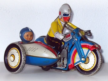 spielzeugmuseum-spiez-puppen-motorrad.jpg