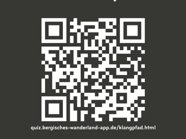 Streifzug-Quiz Klangpfad QR-Code mit Text gestaltet "10 Jahre Das Bergische Wanderland", darunter "Streifzug-Quiz" auf grauem Hintergrund.