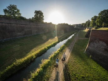 Die Radtour startet in Jülich, ein Abstecher führt zur Zitadelle