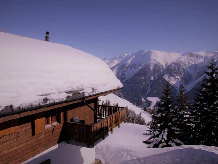 Chalet-UVA-Aussenansicht Winter-3