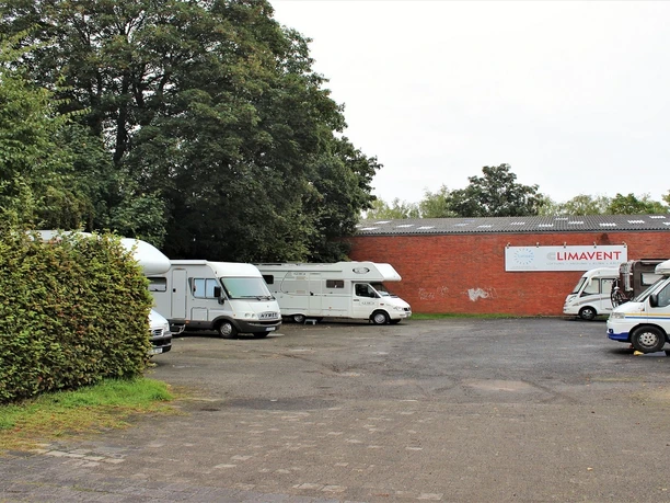 Wohnmobilstellplatz Nessestraße Das Bild zeigt den Wohnmobilstellplatz an der Nessestraße