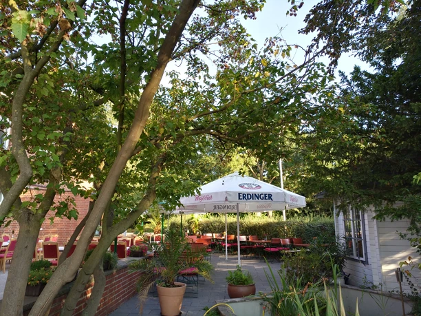 Gemütlicher Biergarten am Haus Bohne