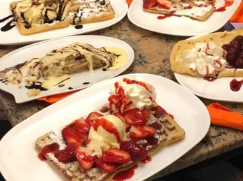 Leckere Waffeln im Eiscafé