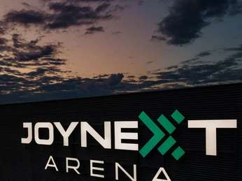JOYNEXT Arena - Logo Nacht - Bild_wunderwaldphoto.com.jpg