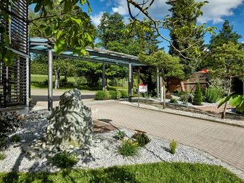 Außenbereich vor Seminargebäude