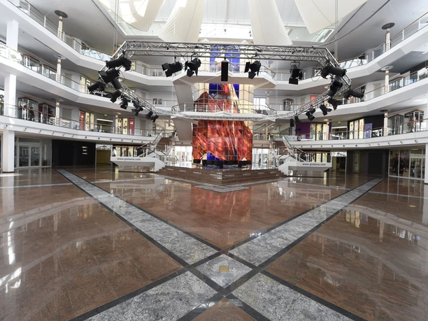 Tagungsraum Galahalle in der Eventlocation GLOBANA Messe & Event Campus | Leipzig Convention Bureau Tagungsraum Galahalle in der Eventloacation GLOBANA Messe & Event Campus - präsentiert vom Leipzig Convention Bureau