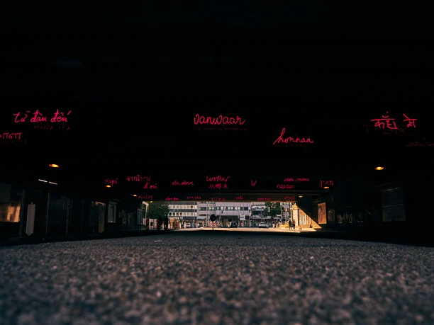 Installation Wohin Woher, Leuchtschriftzug Brücke, Bochum