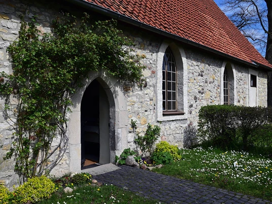 Gutskapelle Wedesbüttel Eingang.jpg Gutskapelle Wedesbüttel Eingang