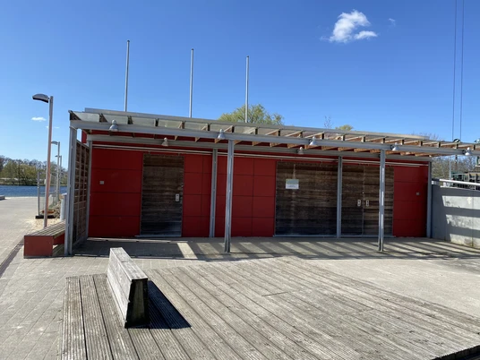 Großes Toilettenhaus am Allersee