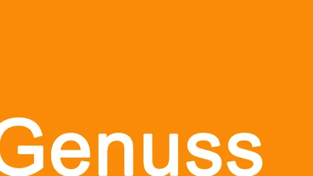 Genuss.jpg Orangefarbener Hintergrund mit dem Wort "Genuss" in großer, weißer Schrift unten links.