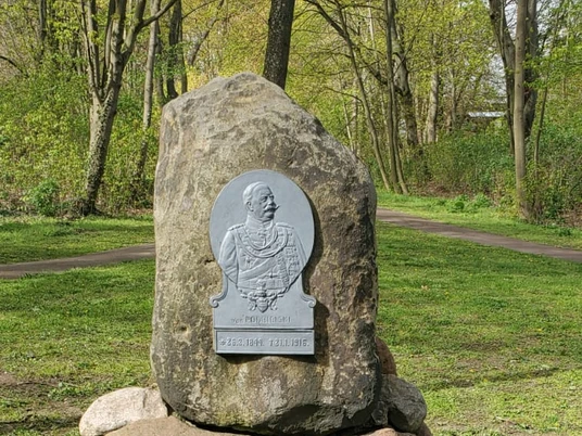 Podbielski Denkmal 1.JPG