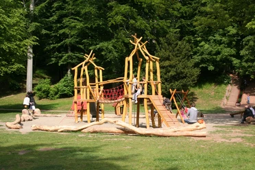 Spielplatz Lustgarten Wernigerode.jpg Spielplatz Lustgarten Wernigerode