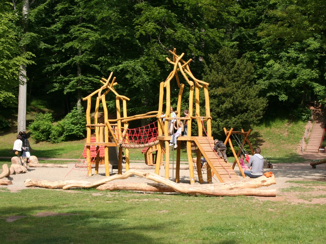 Spielplatz Lustgarten Wernigerode.jpg Spielplatz Lustgarten Wernigerode