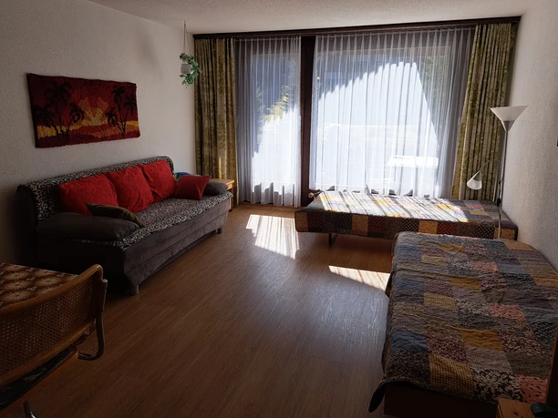 Wohnzimmer mit neuem Boden