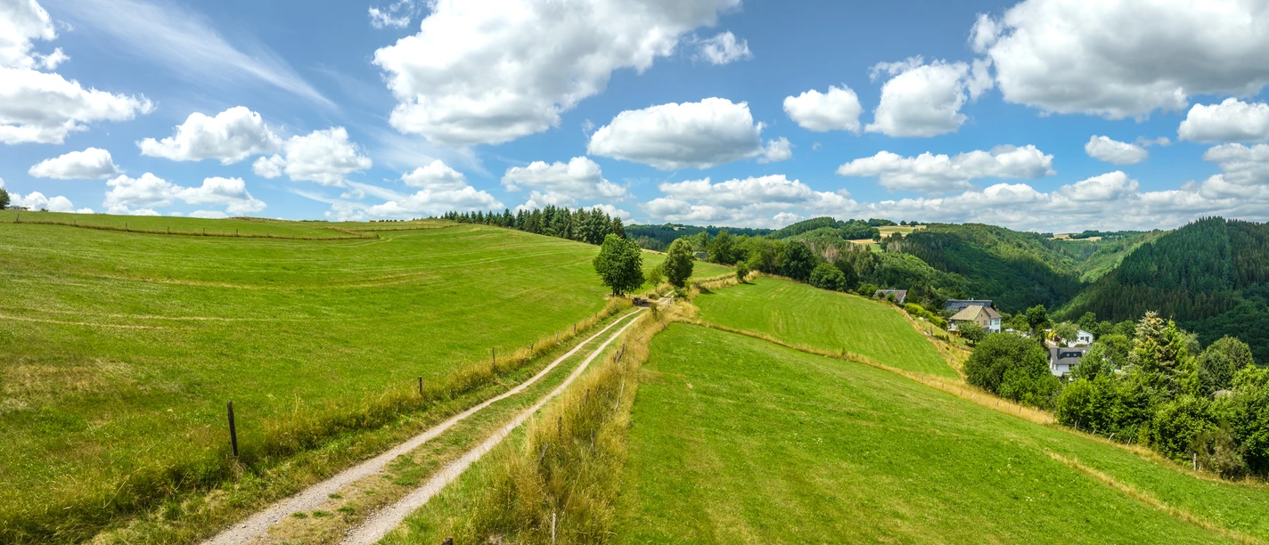 Aussicht bei Simmerath-Dedenborn in die weite Eifel-Landschaft Aussicht bei Simmerath-Dedenborn in die weite Eifel-Landschaft
