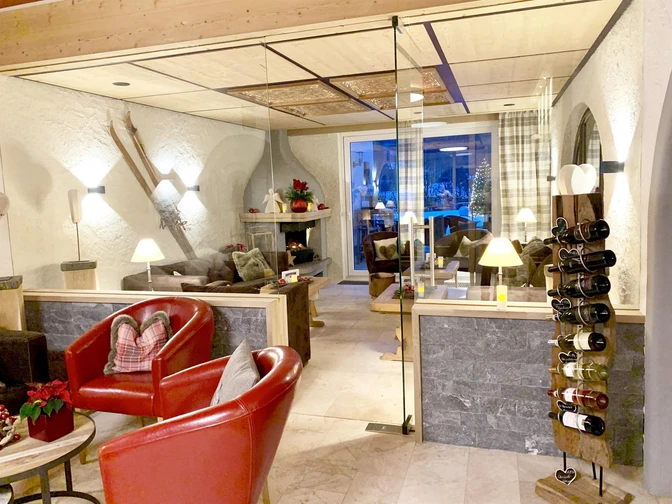 Hotelhalle und Kaminraum