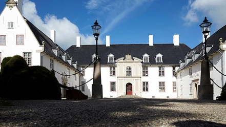 1 - Schackenborg_ gaardsplads