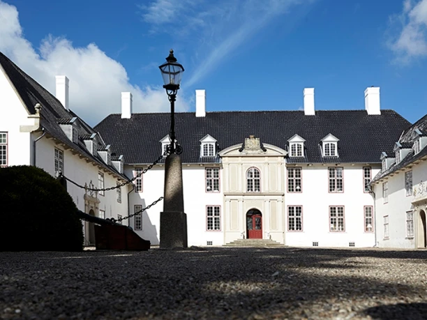 1 - Schackenborg_ gaardsplads