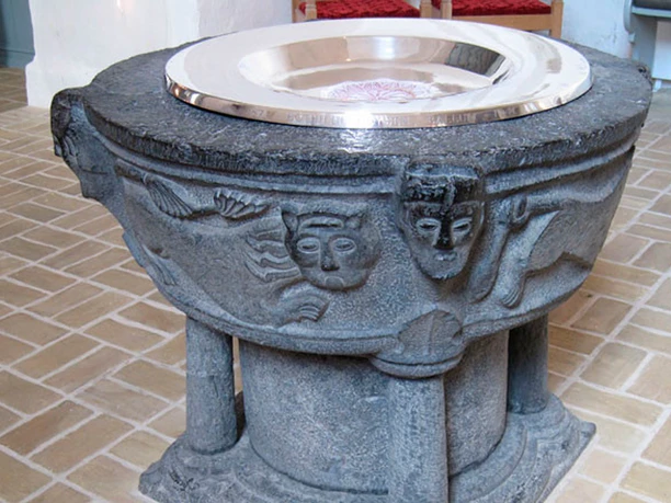 ballum-kirke-dobefont