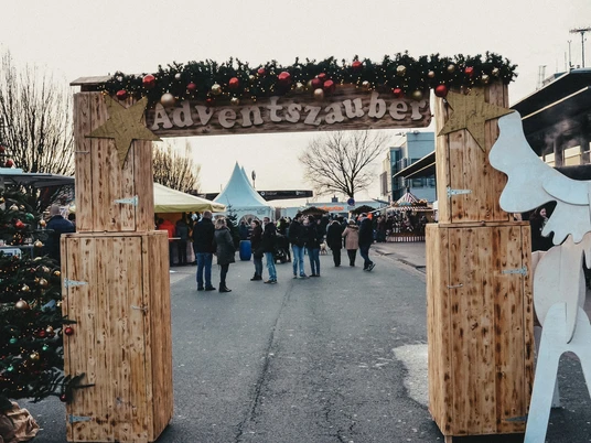 Adventszauber am Flughafen | Flughafen Paderborn-Lippstadt Adventszauber am Flughafen | Flughafen Paderborn-Lippstadt