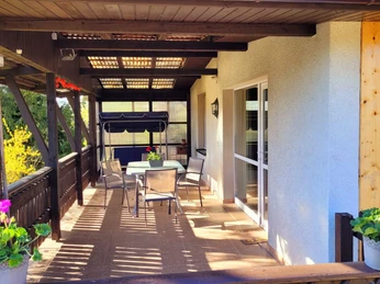 überdachte Terrasse