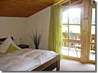 Schlafzimmer 1 mit freiem Bergblick