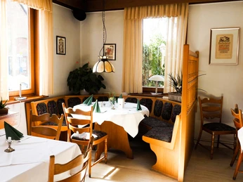 Gaststaette Geldmacher bittet zu Tisch Gaststaette Geldmacher bittet zu Tisch