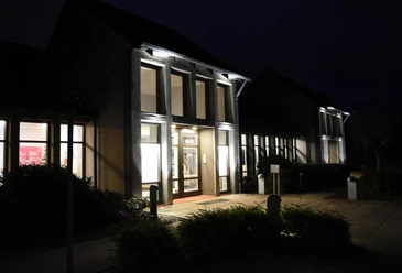 slesvighus-eingang-bei-nacht.JPG