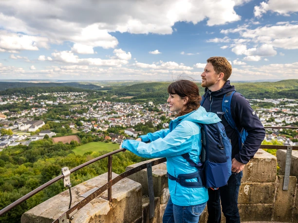 Kreis Hoexter-Kaiser-Karls-Turm Bad Driburg-Teutoburger-Wald-Tourismus-D-Ketz-071.jpg Blick vom Kaiser-Karls-Turm auf die weite Landschaft des Teutoburger Waldes und die Stadt Bad Driburg.