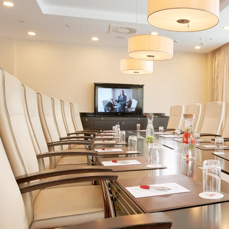 Tagungsraum Boardroom im Tagungshotel Leipzig Marriott Hotel | Leipzig Convention Bureau Tagungsraum Boardroom mit Blockbestuhlung im Tagungshotel Leipzig Marriott Hotel - präsentiert vom Leipzig Convention Bureau