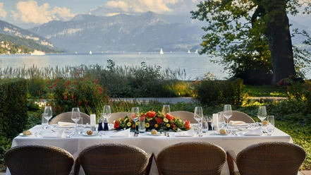 gartentereasse-seepark-thun-tisch-dekor-aussicht-thunersee.jpg