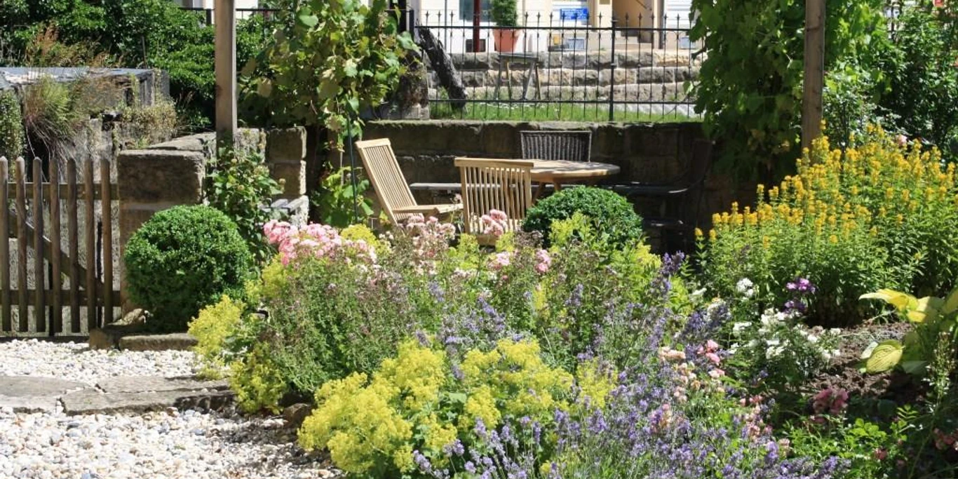 Gemütliche Sitzecke im Garten
