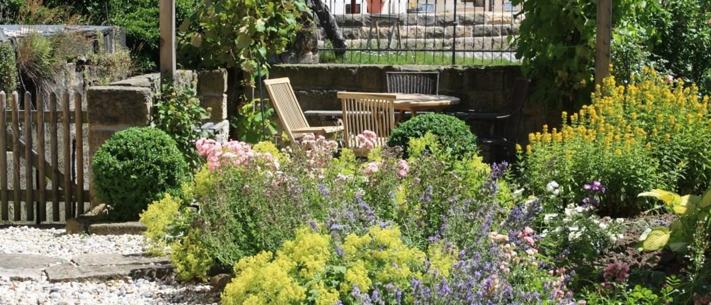 Gemütliche Sitzecke im Garten