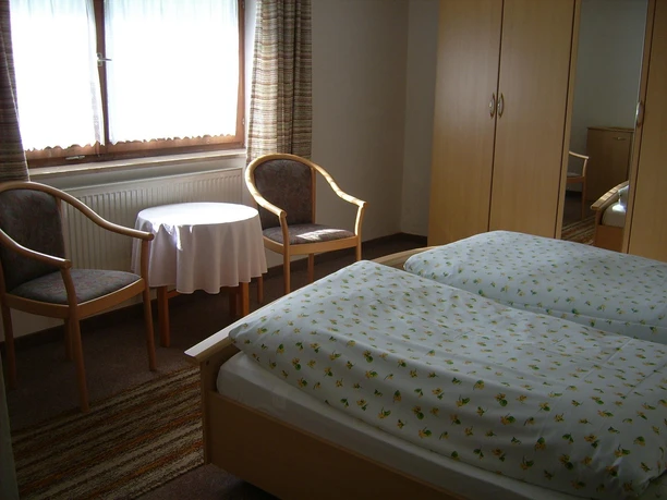Schlafzimmer 1