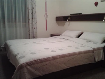 90978FE5-8DF0-4093-9D79-6DBF2C2E46EF