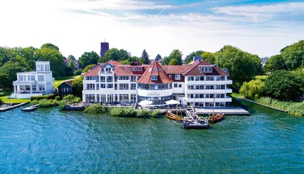 seehotel-faehrhaus-bad-zwischenahn-aussen.jpg