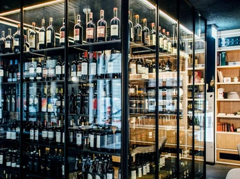 Ampersand Vinothek.jpg