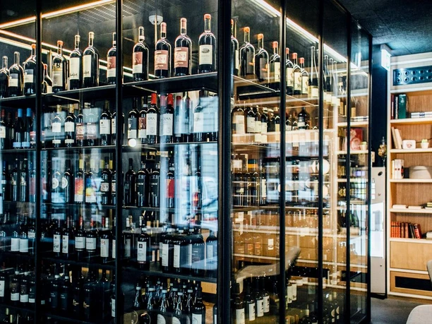 Ampersand Vinothek.jpg