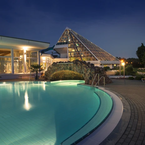 Außenbereich des Freizeitbads RIFF - Schwimmbäder in der Region Leipzig