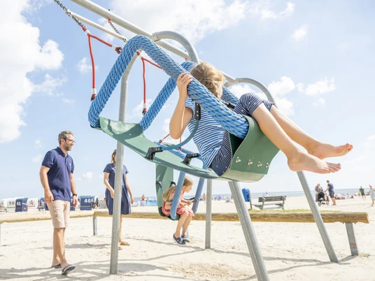POI-Inklusionsschaukel-Spielplatz-Schillig.jpg