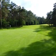 Hügellandschaft des Golfclubs
