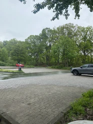 Befestigter Parkplatz Südufer