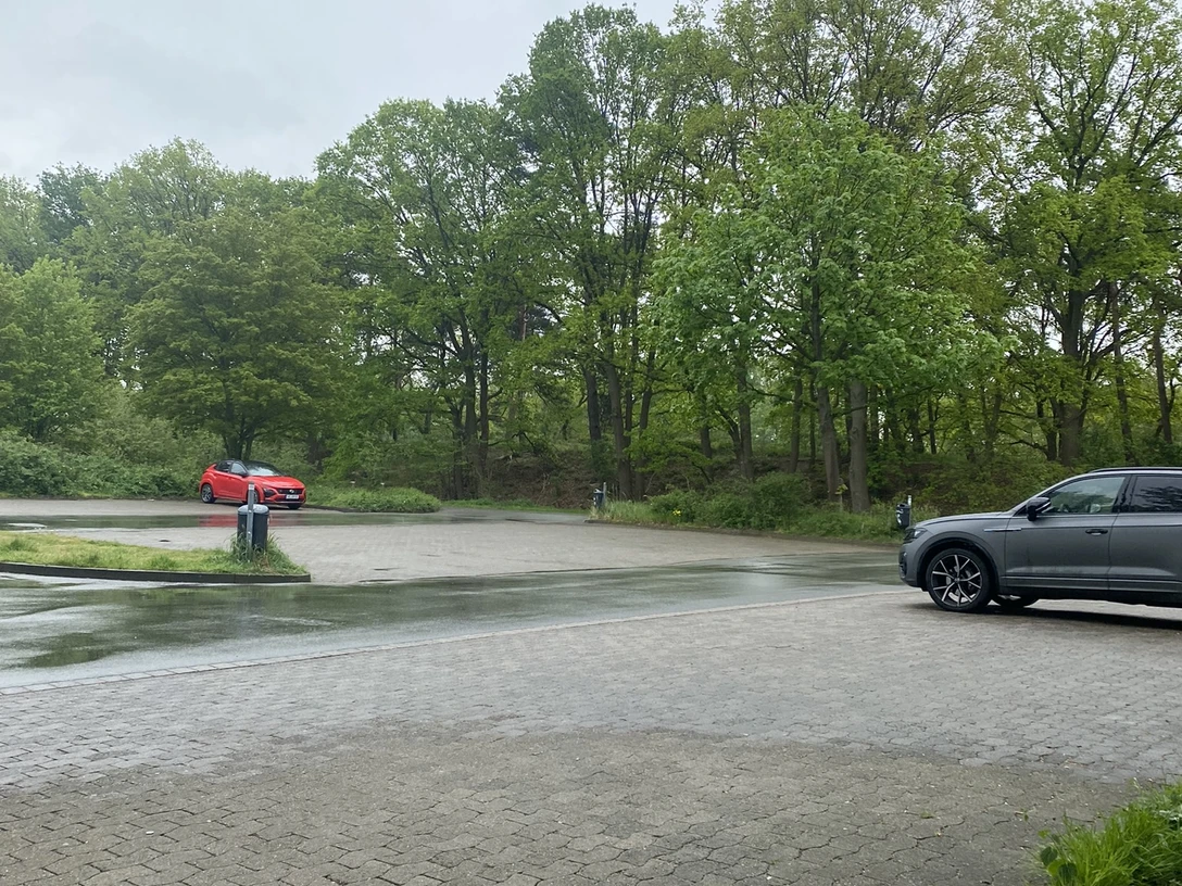 Befestigter Parkplatz Südufer